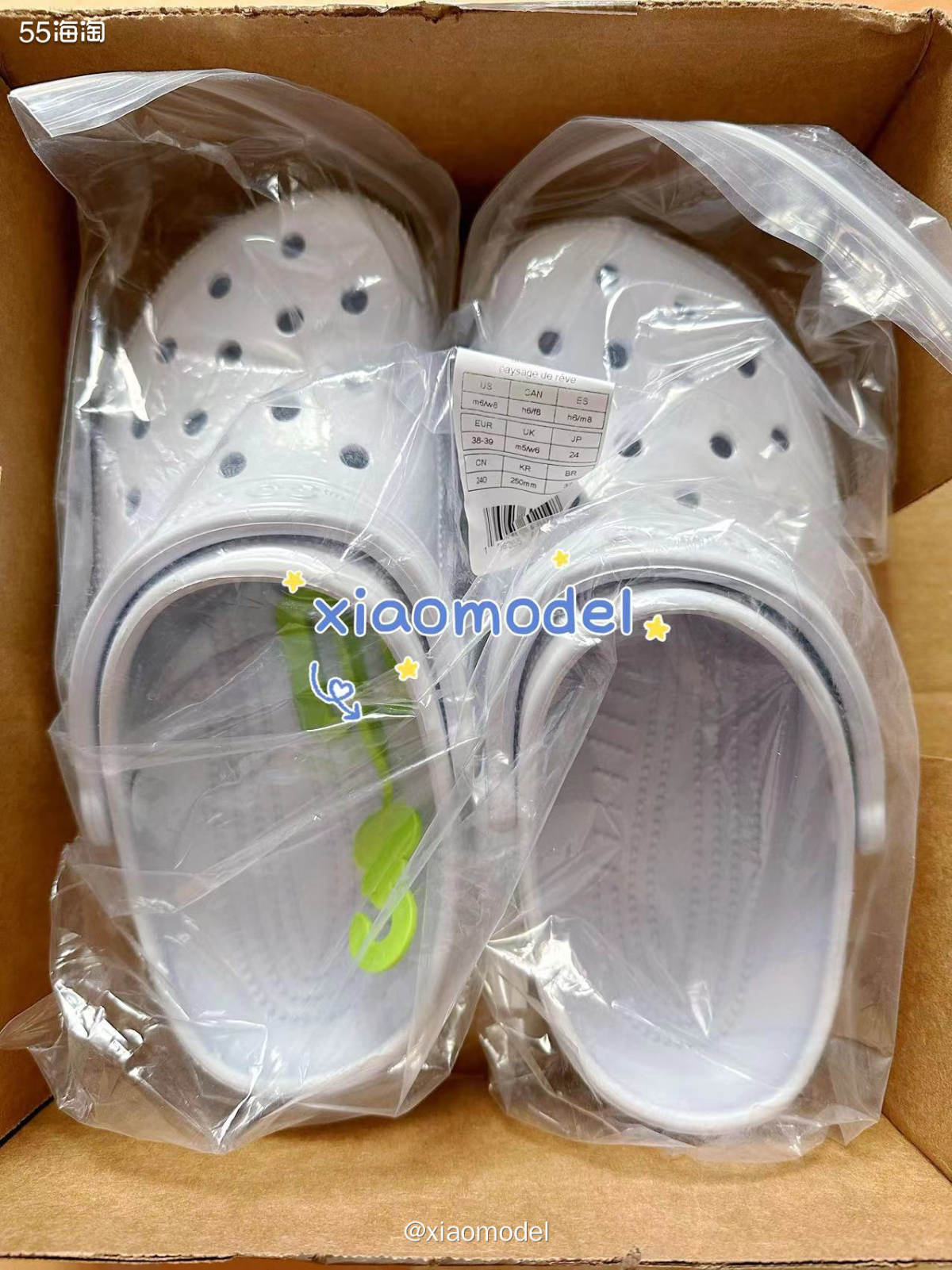 😍继续开箱Crocs洞洞鞋咯。这双是我自己收货的，跟这个预