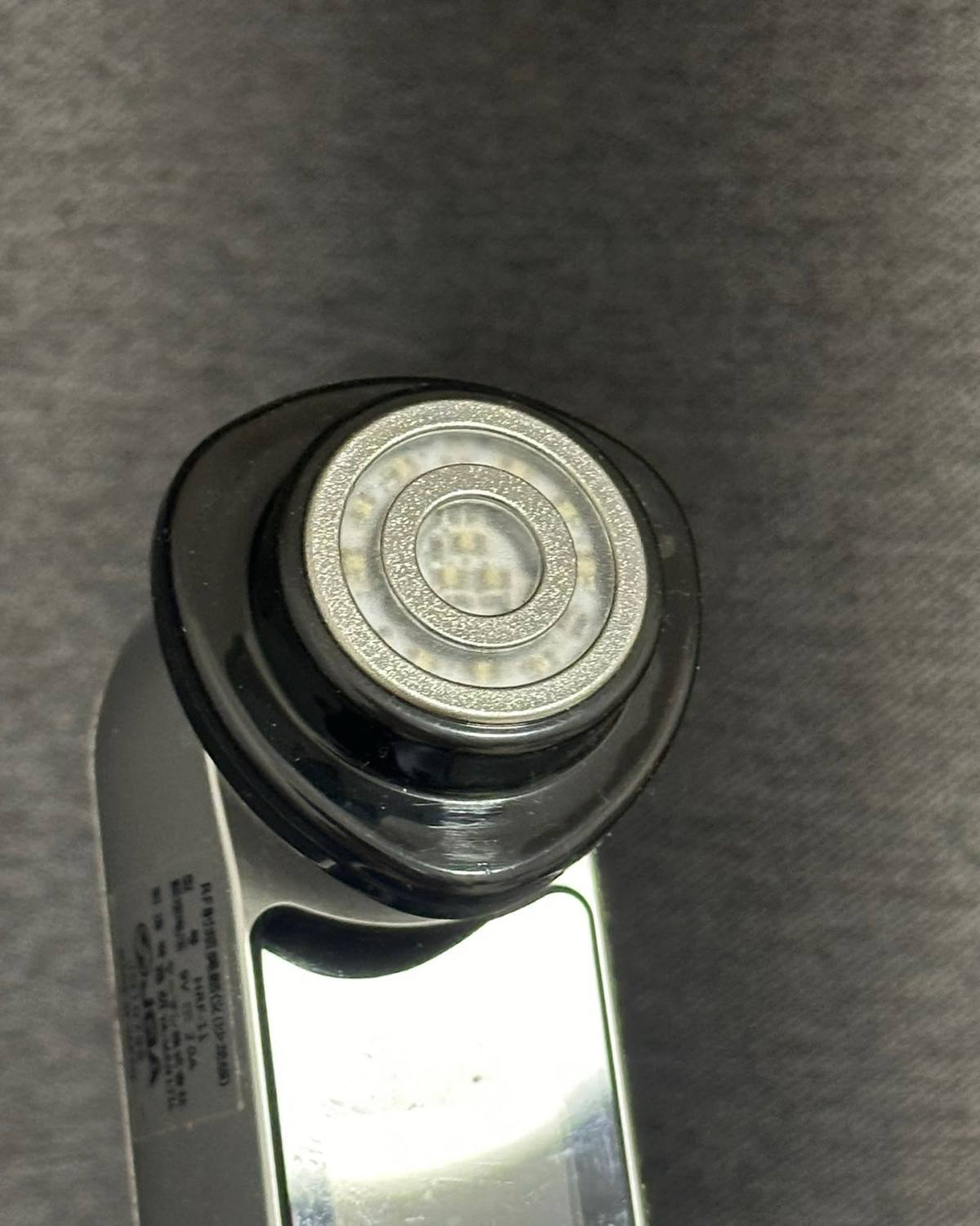最初购买雅萌11t是因为宣传油痘肌专用，所以毫不犹豫就下单。