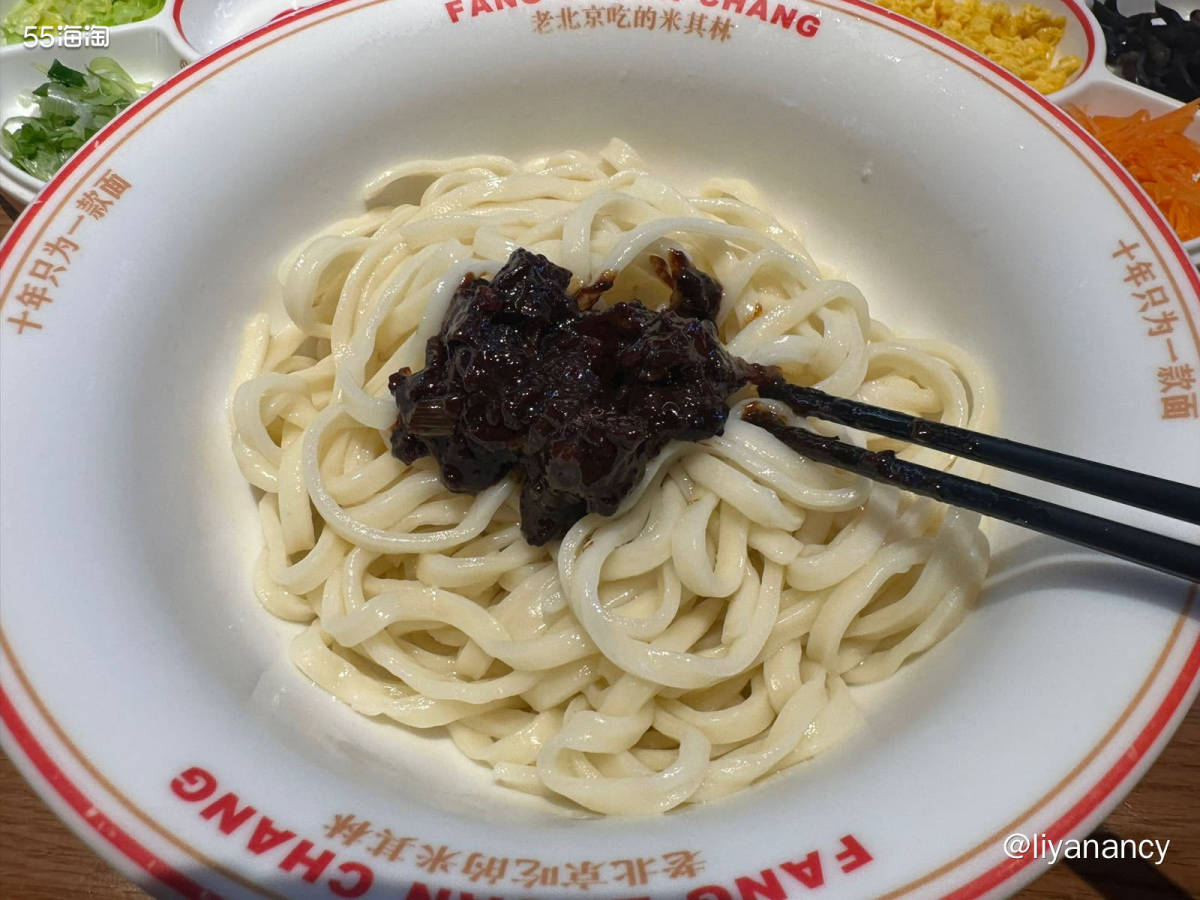在北京，怎么能不吃一碗炸酱面呢，方砖厂69号是北京比较有人气