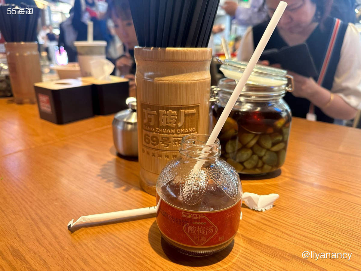 在北京，怎么能不吃一碗炸酱面呢，方砖厂69号是北京比较有人气