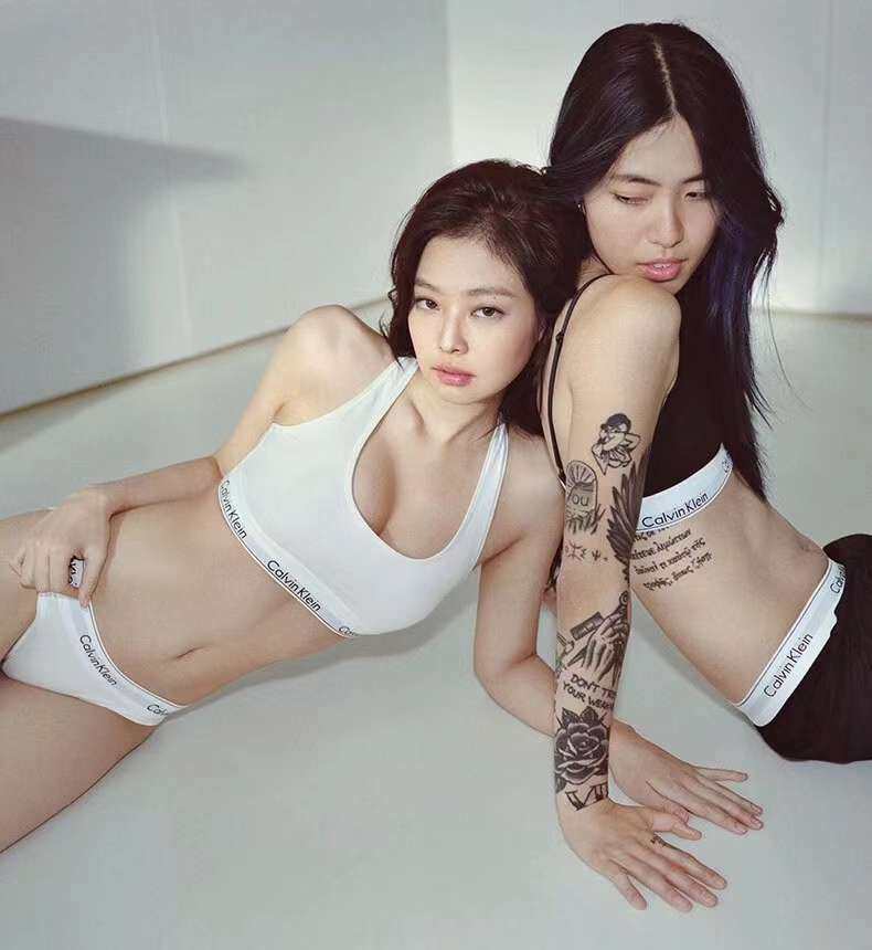 以前并没怎么觉得好看，但是自从JENNIE代言后，看着她上身