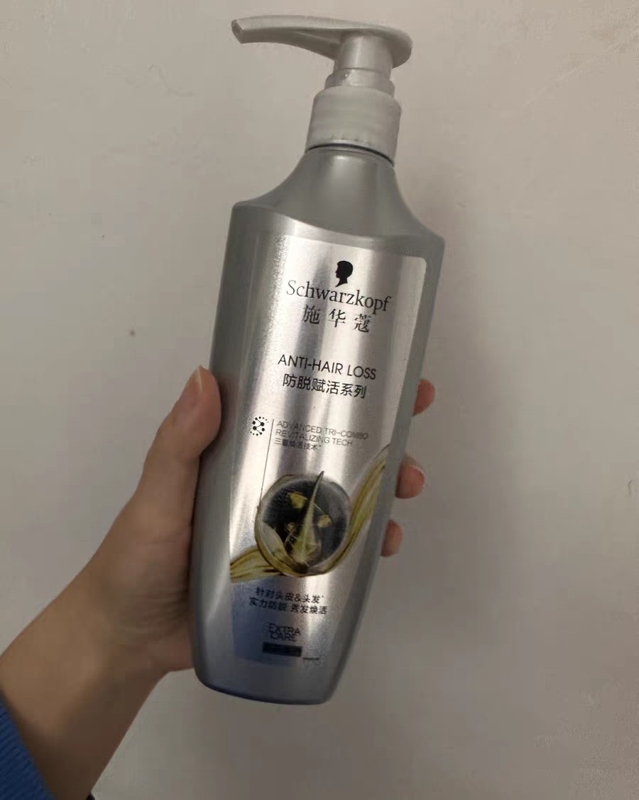 去年有段时间脱发超级严重，尤其是隔了一天还没有洗发的时候，有