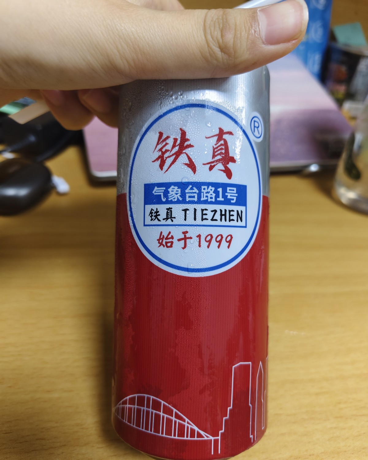 被同学按头安利，铁真刨冰，我点了最简单的酸梅汁，真的很不错。