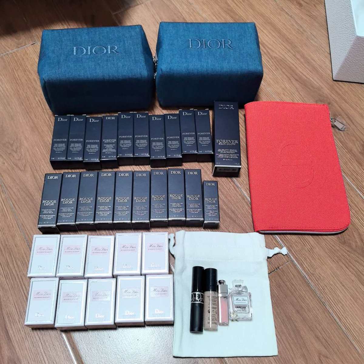 国内dior最近有双倍积分~ 买东西还有赠品.. 买了9根口