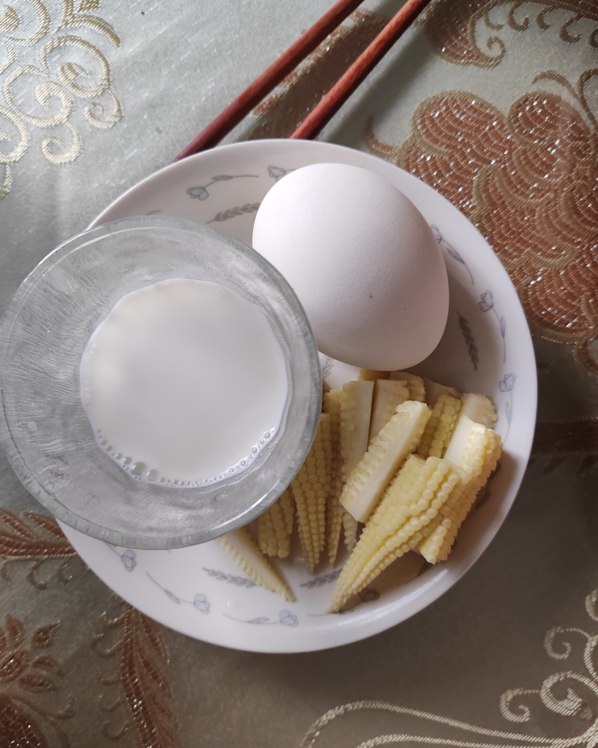 ****，每天早上都按时吃早餐，还要自己做~ 妈妈给的玉米笋