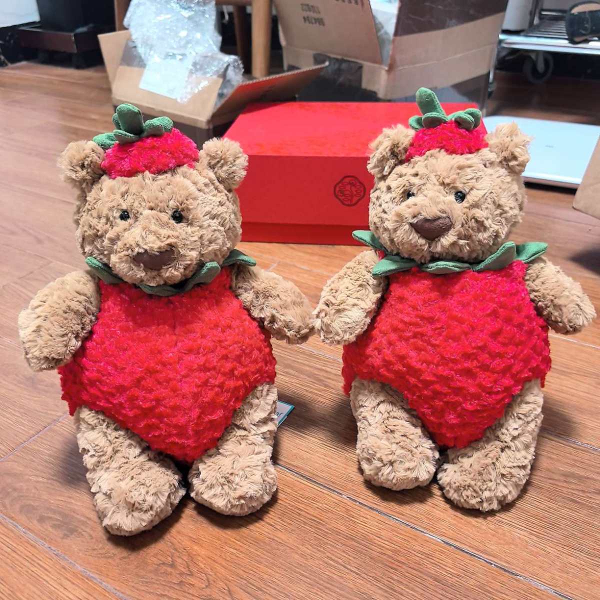 ☑开箱/价格 jellycat草莓熊*2 这个是50美金一只
