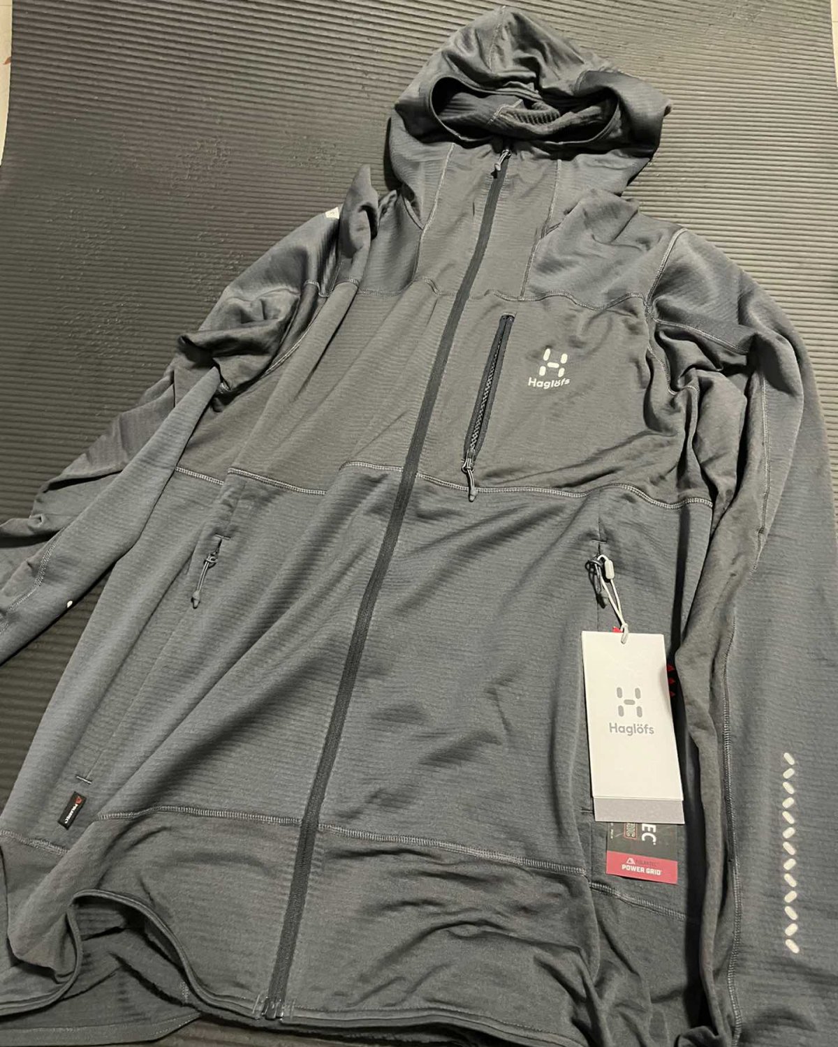 北欧户外品牌haglofs火柴棍在设计和配色方面一直是独树一