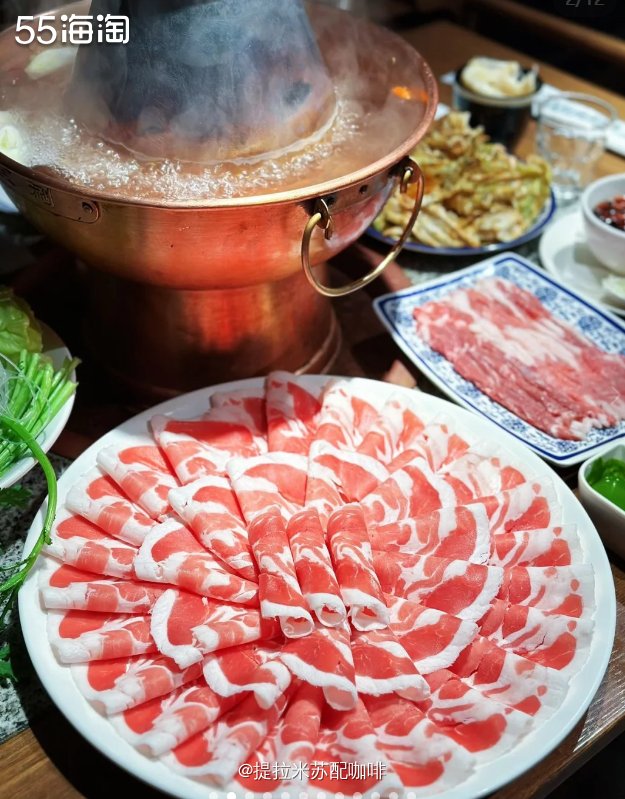 周末出去吃了铜锅涮肉~像极了想念已经的味道~配上麻酱孩子也很
