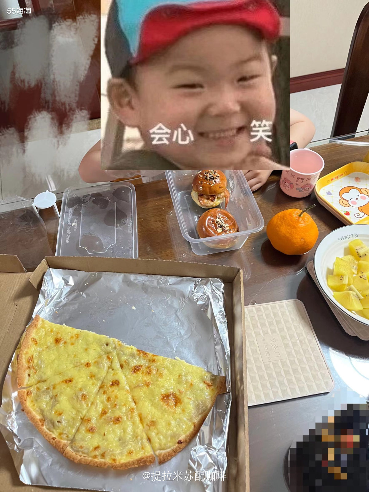上周末买回来吃的，离得很近，买回来还是热乎着，这家的小汉堡和