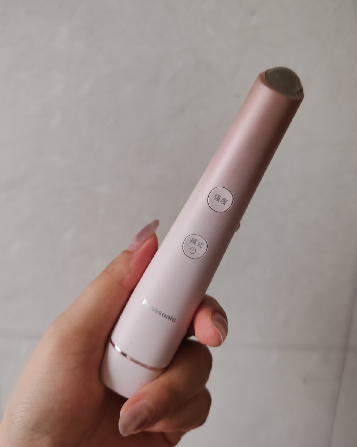 最近这个吃灰神器活动，那美容仪必定是在首位的！ 每个姐妹买美