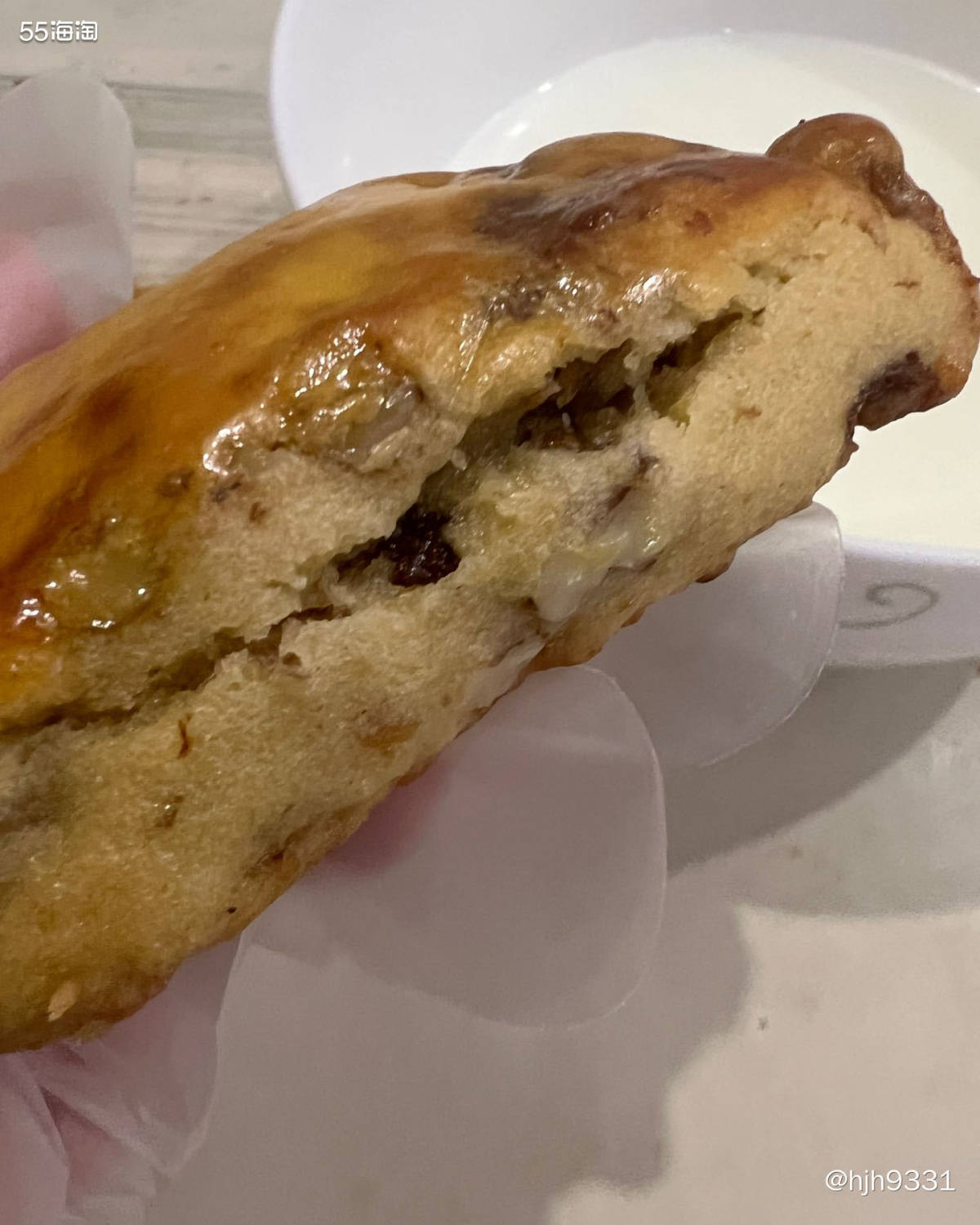 💢昨晚买了读酥世家的核桃司康一盒、肉松小贝一盒，哪知道店家