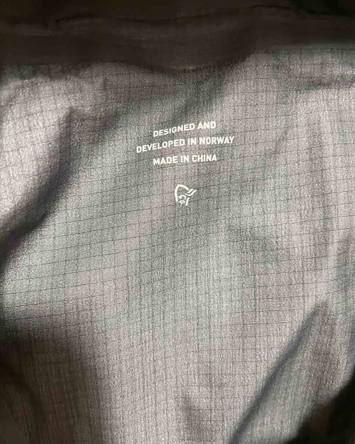 今天又是一件Gore-tex pro的硬壳，来自老人头的巨系