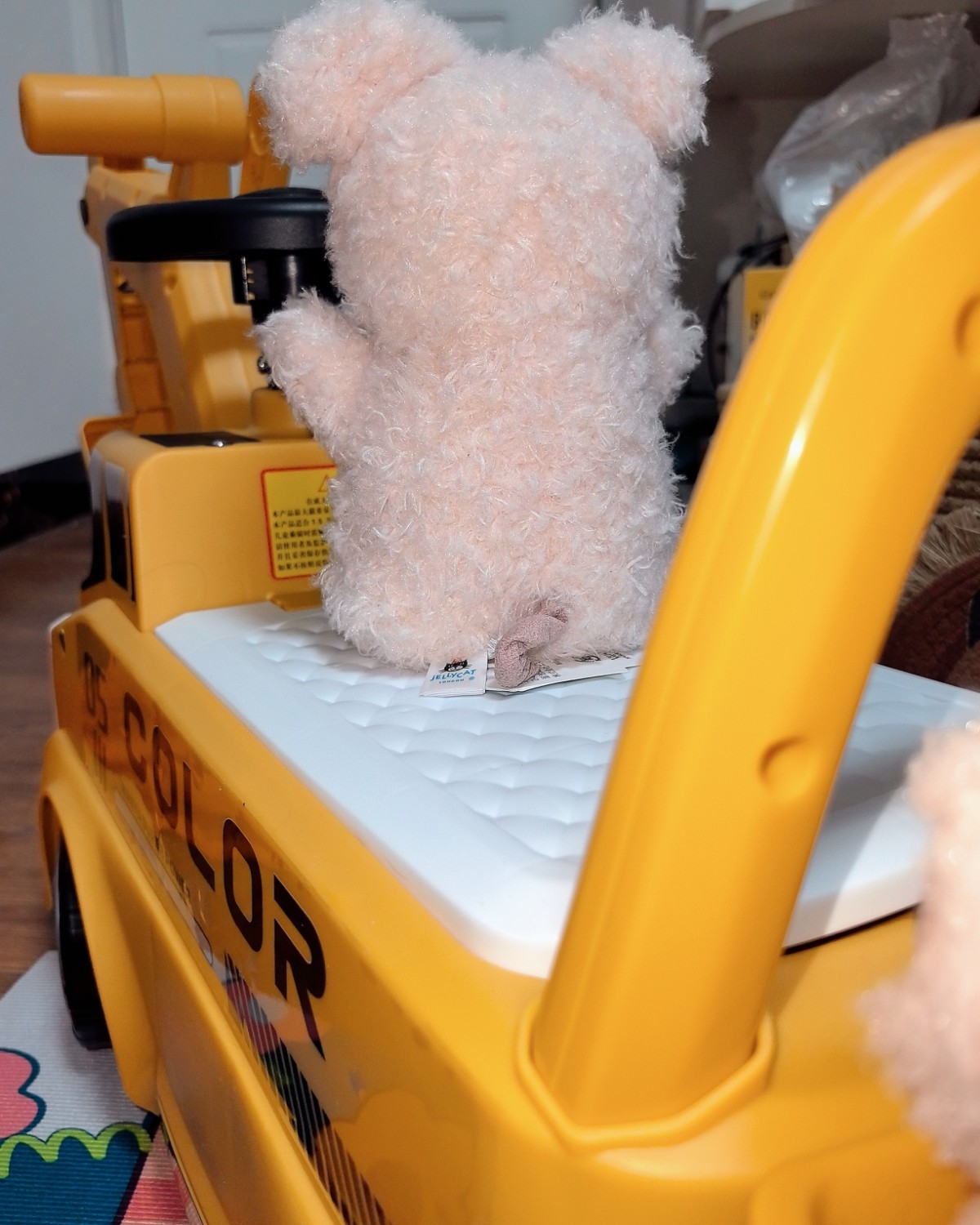 jellycat真的是火的一塌糊涂 这个小猪是海外旗舰店买的
