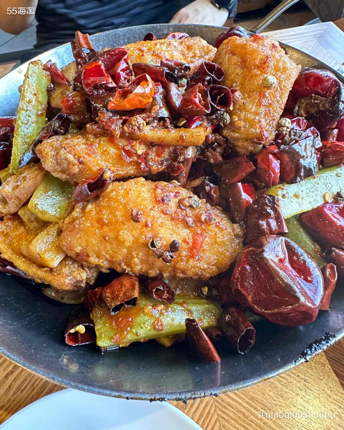 下午又驱车20多公里来队友食堂吃干锅鸡翅，真爱了。上次来吃，