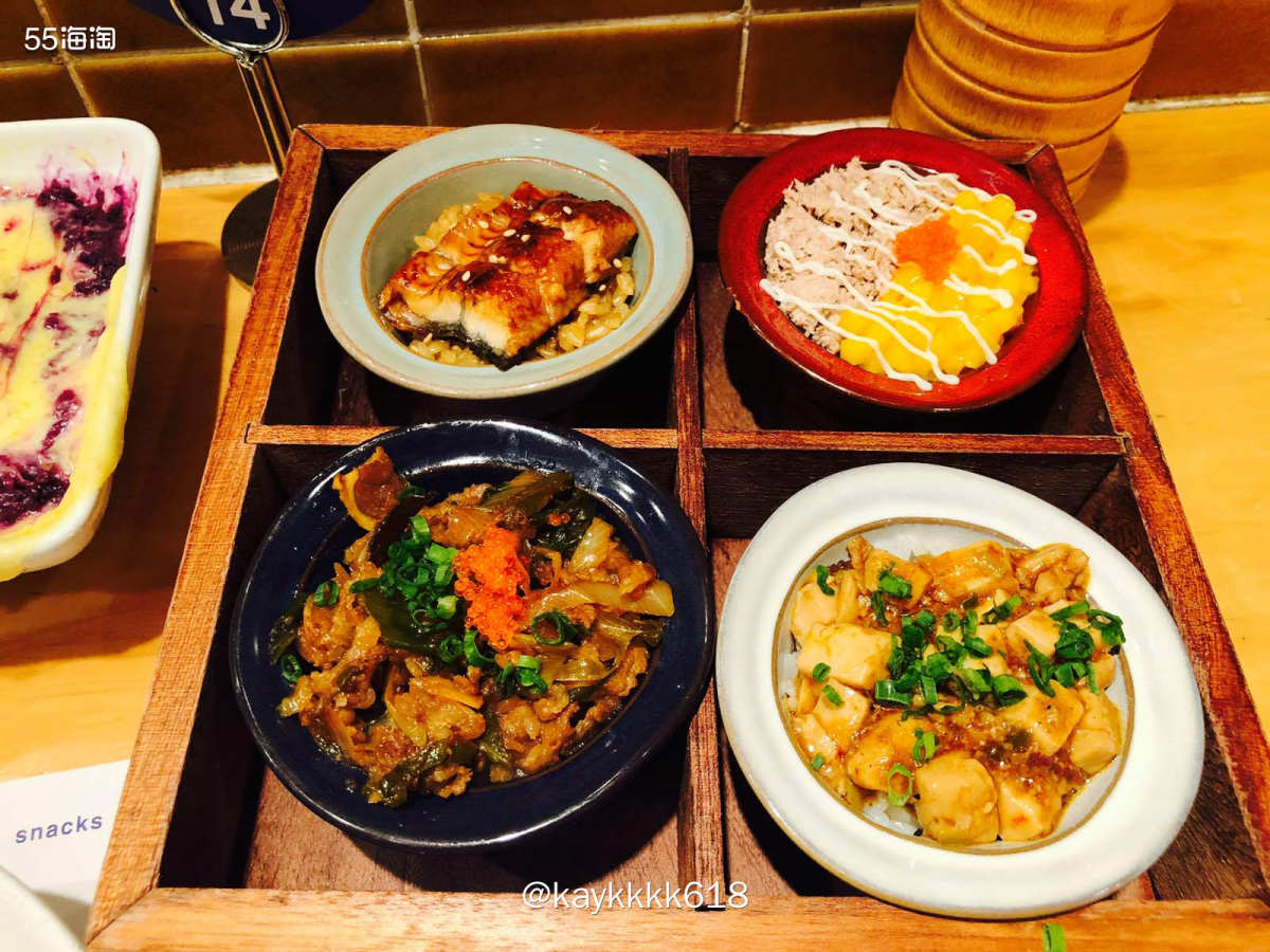 提前一周朋友约好一起吃饭说带我去这家网红店，叫【火山屋台】还