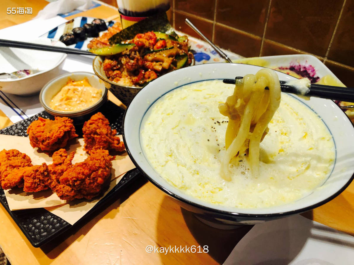 提前一周朋友约好一起吃饭说带我去这家网红店，叫【火山屋台】还