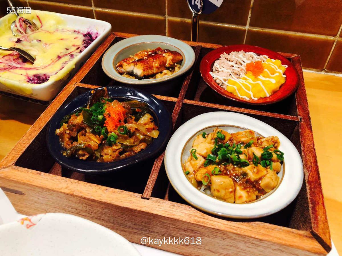 提前一周朋友约好一起吃饭说带我去这家网红店，叫【火山屋台】还