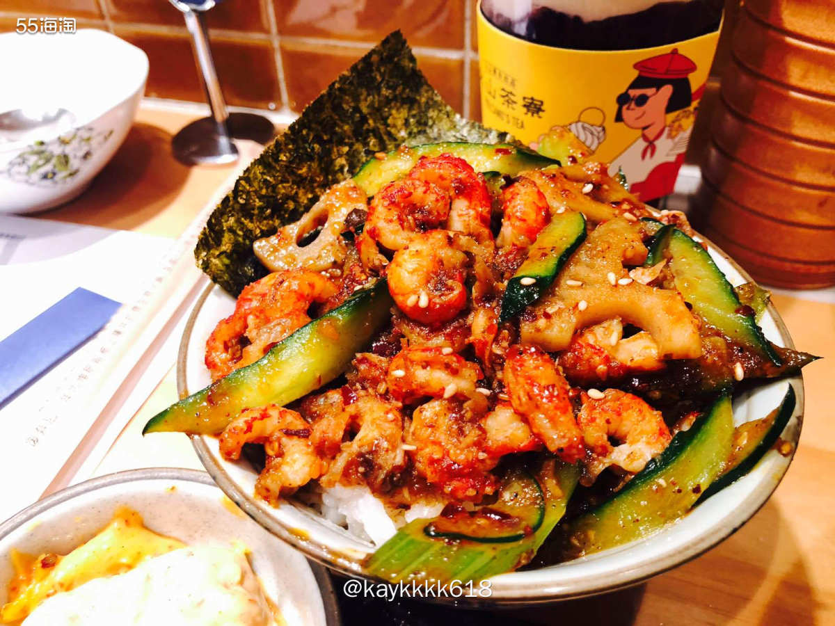 提前一周朋友约好一起吃饭说带我去这家网红店，叫【火山屋台】还