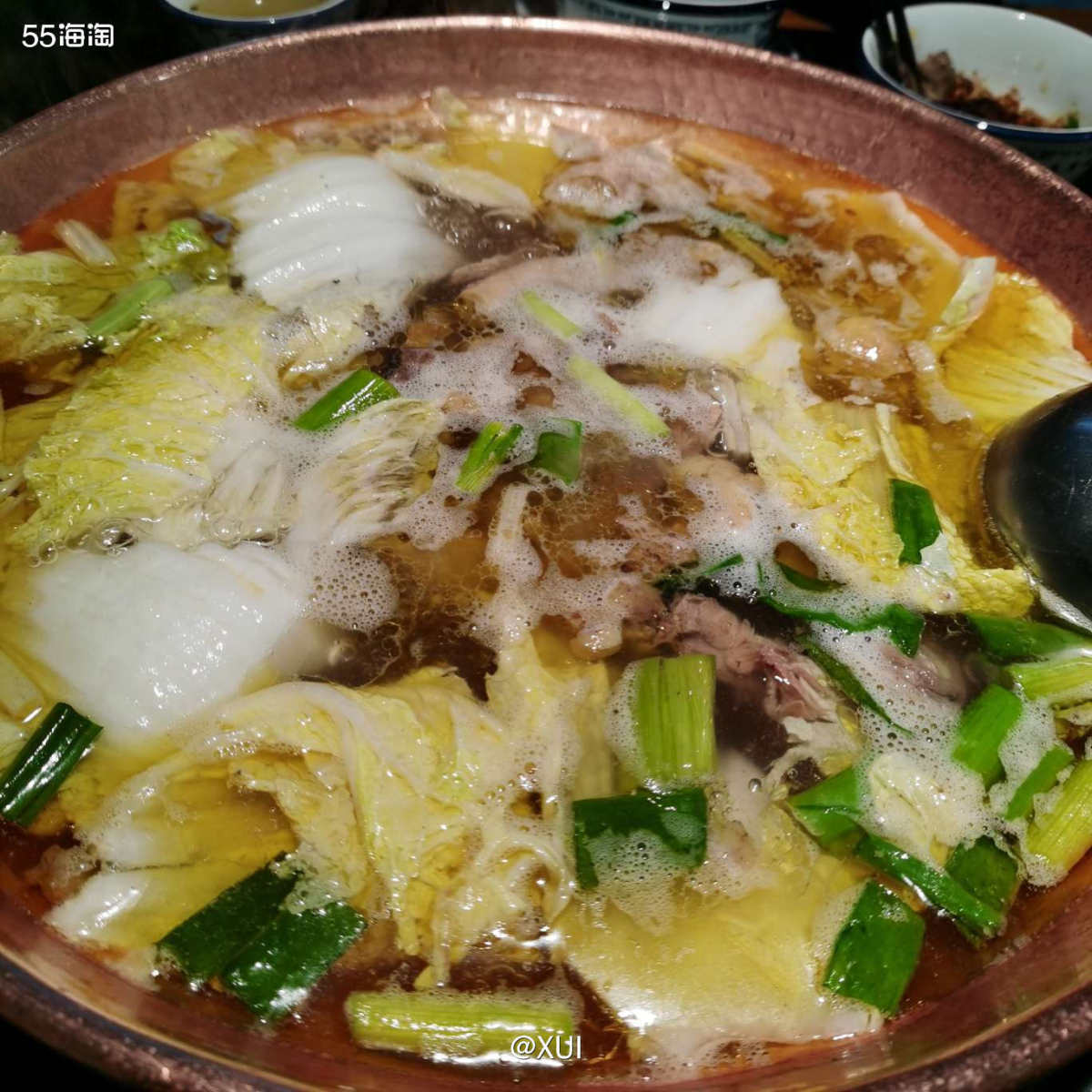 这是在大理的最后一个晚上吃的牛肉火锅，那时候天天下雨只有十多