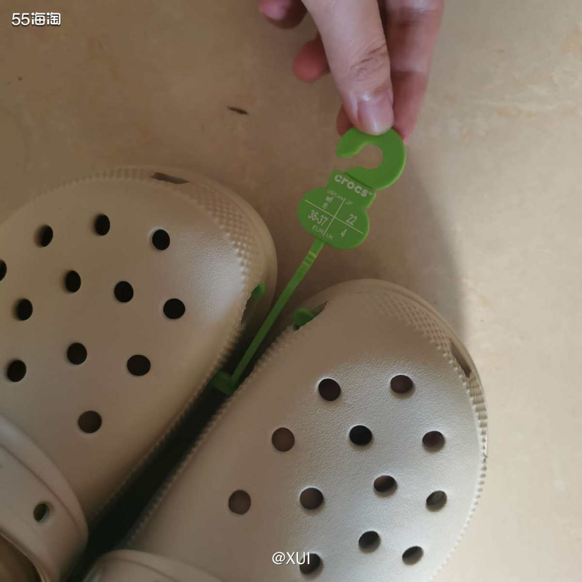 依然是4月份50美金两双活动买的洞洞鞋，这一双也是直接到我手