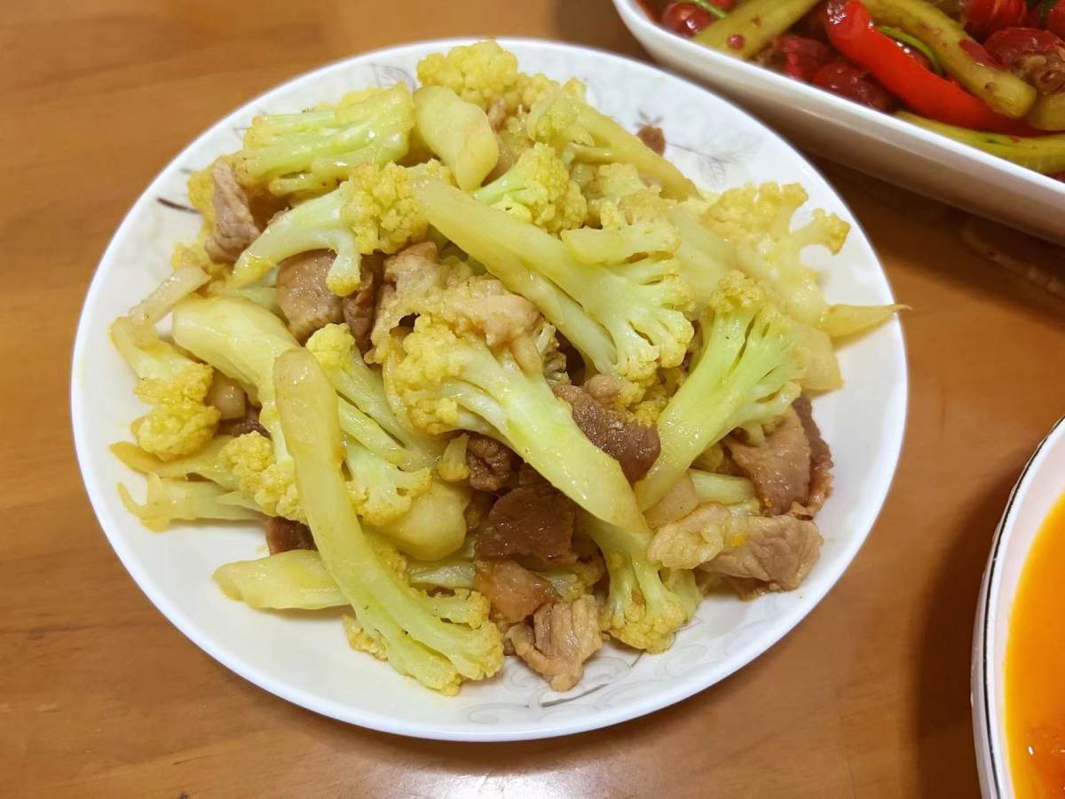 其实我不是很喜欢做小龙虾的，因为洗刷太费时间了，逛山姆看到又