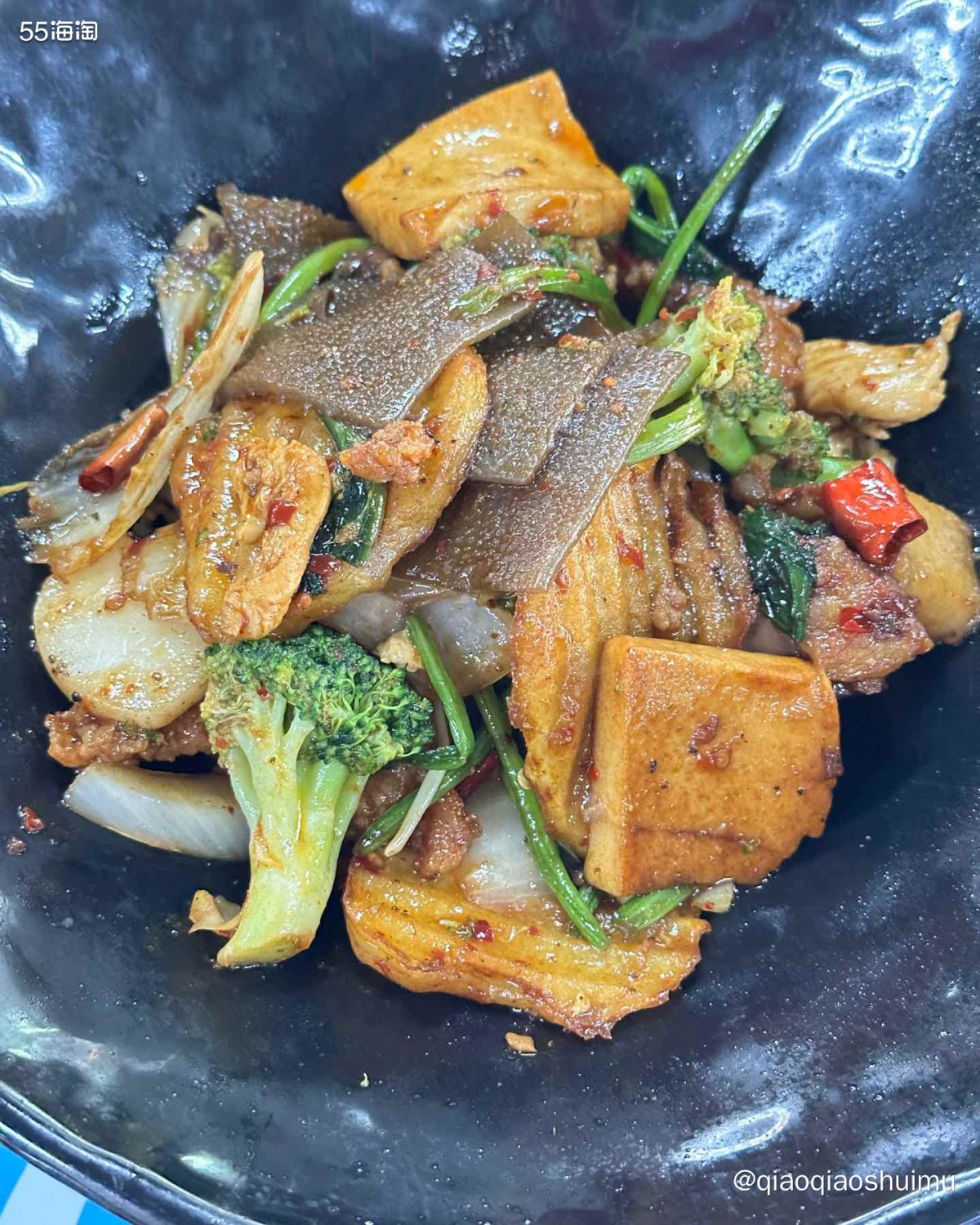 下午又跑来老公单位吃饭，不好意思再去楼上吃香锅鸡翅了，干脆买