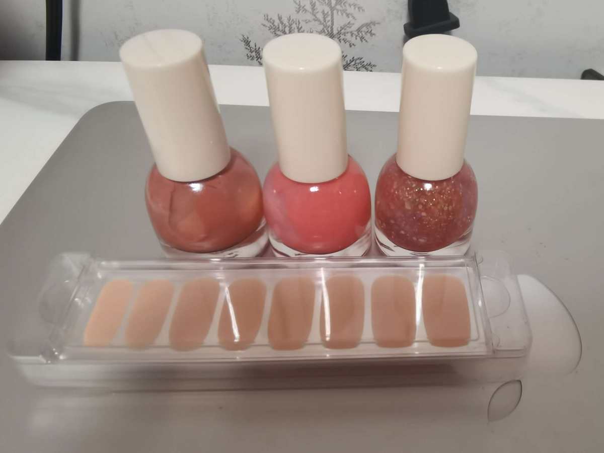 🌸盘点吃灰产品，第三个想到的就是指甲油。各种指甲油，各种指