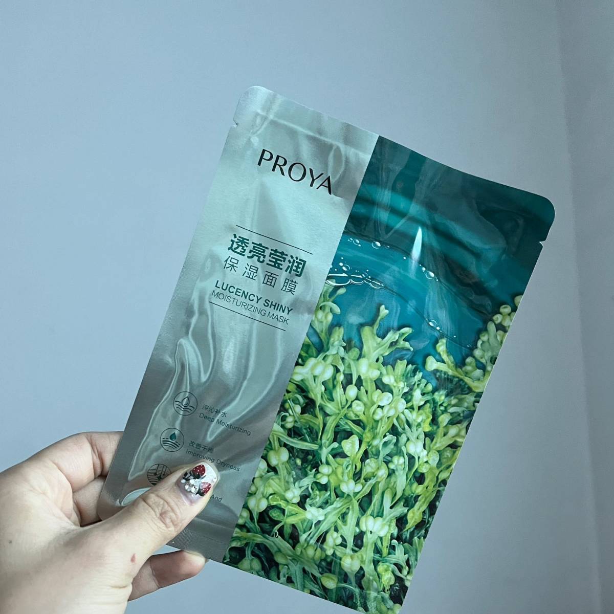 我自己一直非功效性的面膜，只要能够补水就是一款好面膜。 那肯