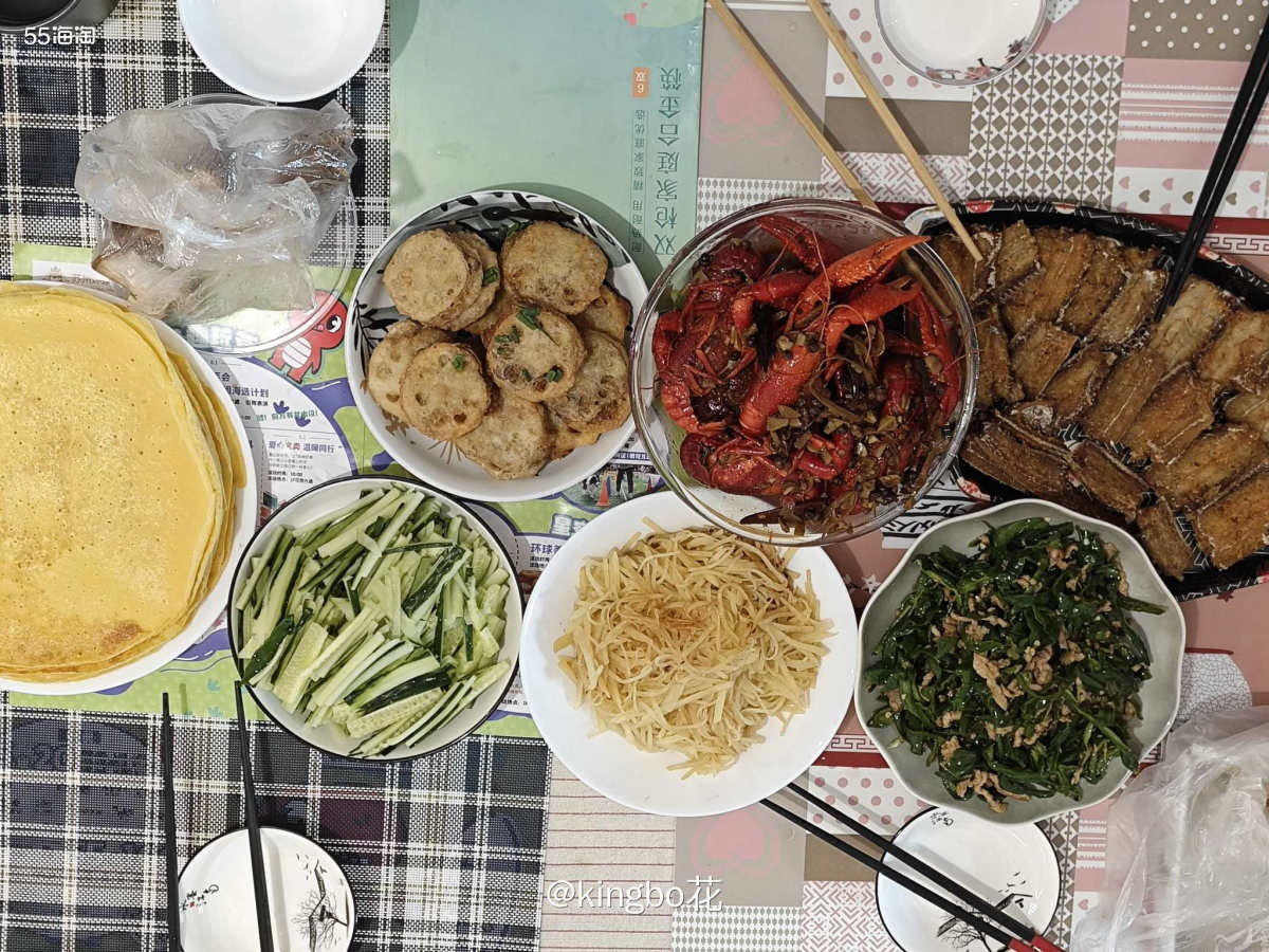 午晚餐也要继续晒，四点开始午晚餐还真不错  早上吃的比较晚，