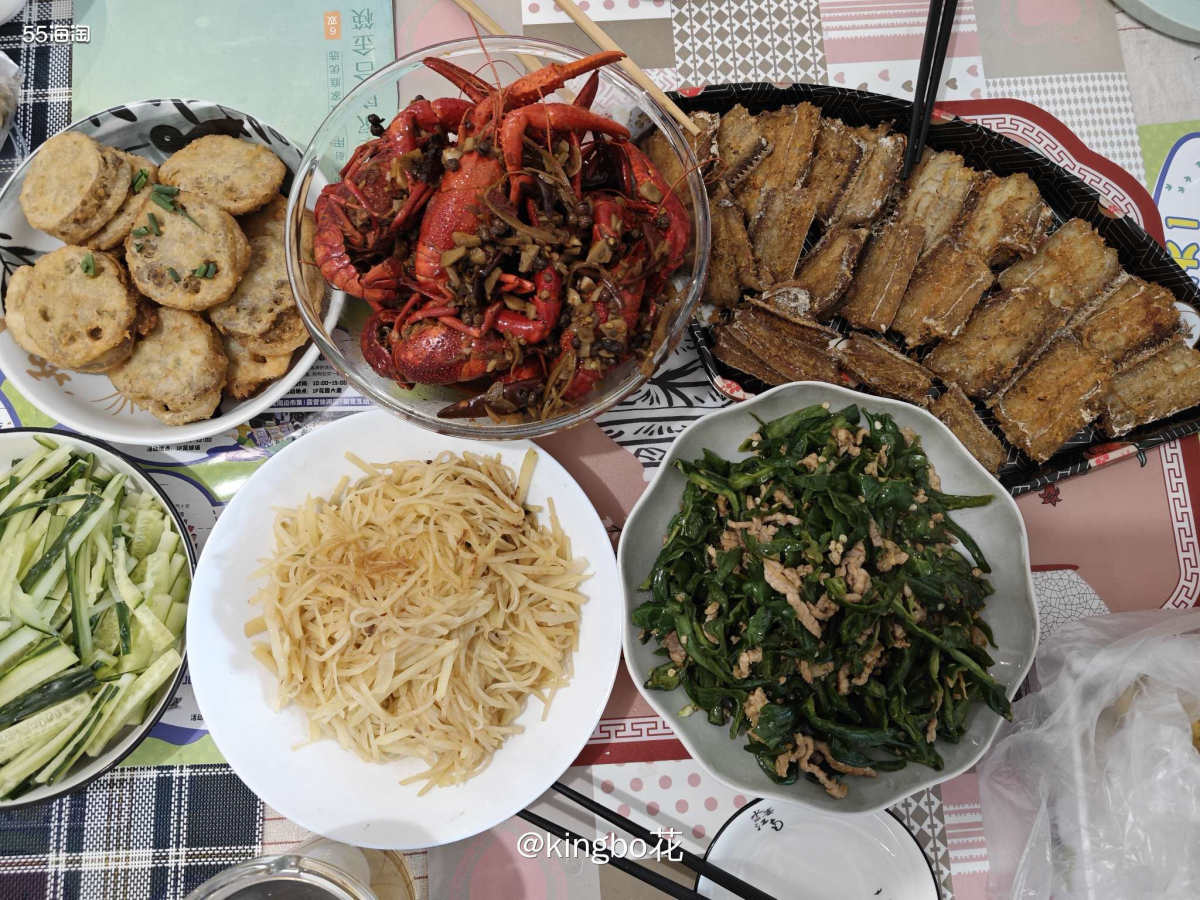 午晚餐也要继续晒，四点开始午晚餐还真不错  早上吃的比较晚，