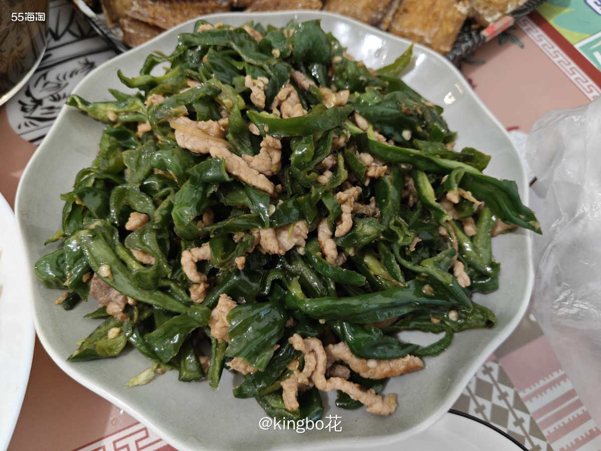 午晚餐也要继续晒，四点开始午晚餐还真不错  早上吃的比较晚，