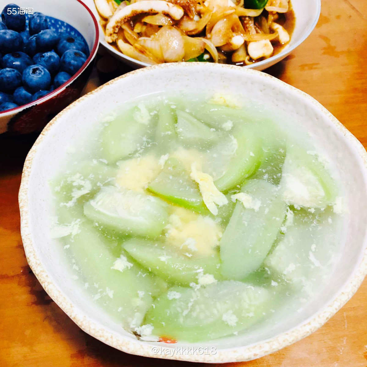 大热天的晚上来点清淡下火的，今天回来炒鱿鱼须洋葱炒香，再加上