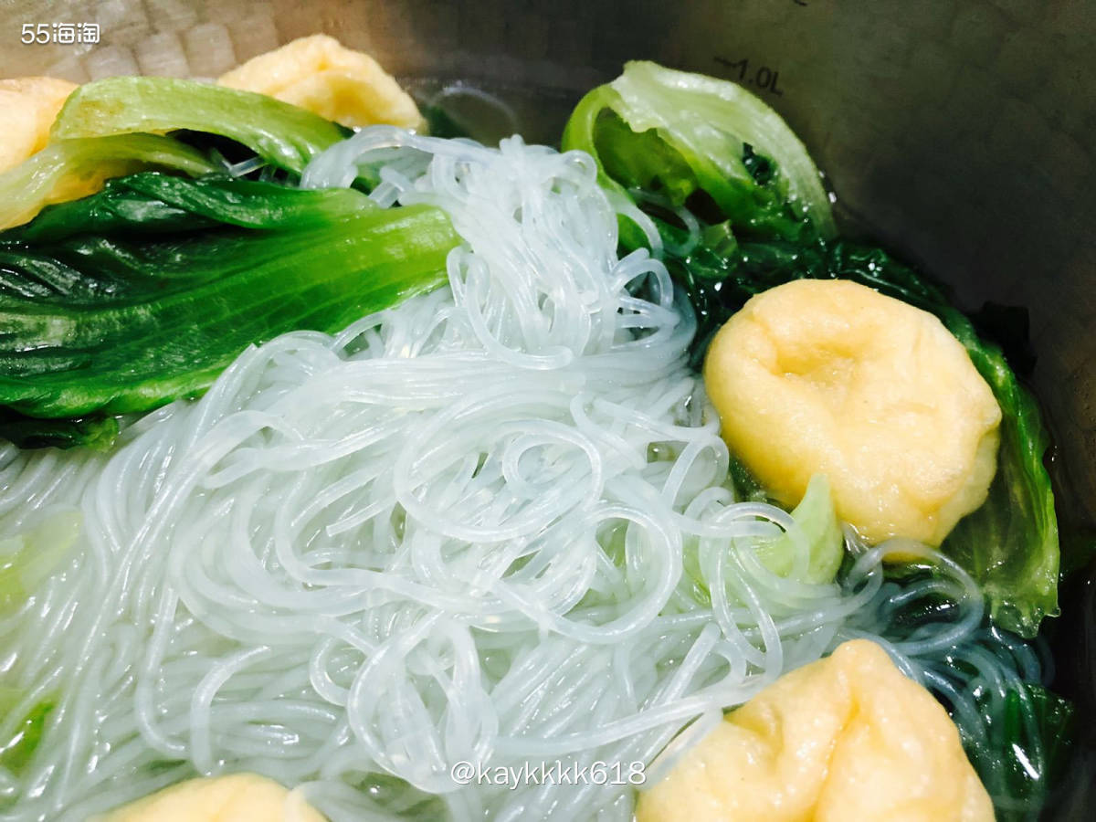 加班回来饿惨了😂麻麻给留了汤和菜今天有大虾🍤也太棒了！洋