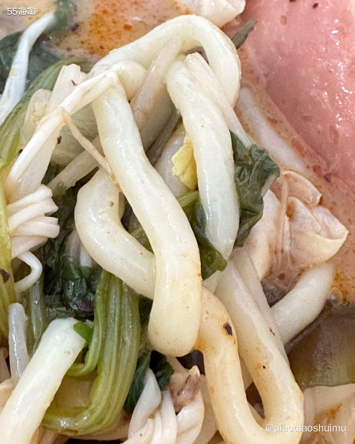 前几天看小红书，看到别人晒一家麻辣烫，里面有牛筋面，大半夜看