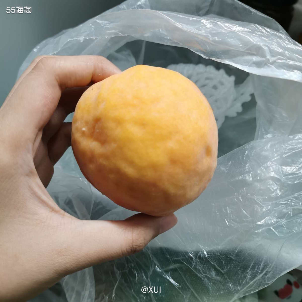 最近刷帖子很多博主在带货桃子，各种品种黄桃、水蜜桃、蟠桃、连