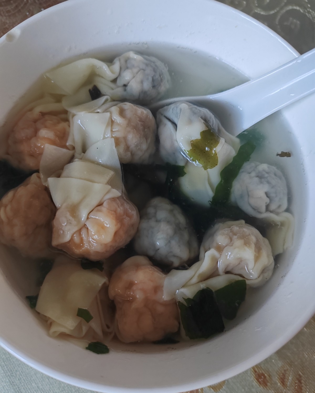 之前买了几十个袁记云饺的馄饨全家福，各种口味的，正好还有十几
