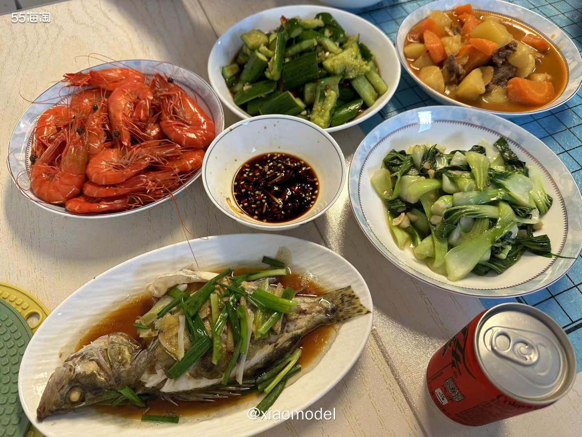 😀之前出差，某天下午去找了同学，到了晚饭时间她直接说让我去