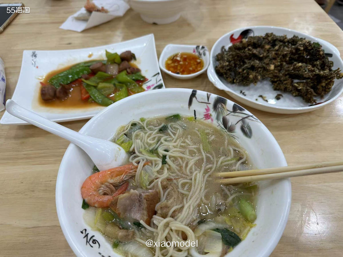 😍出差的某天晚上，晚餐时间又去光顾了莆田的面馆，吃了打卤面