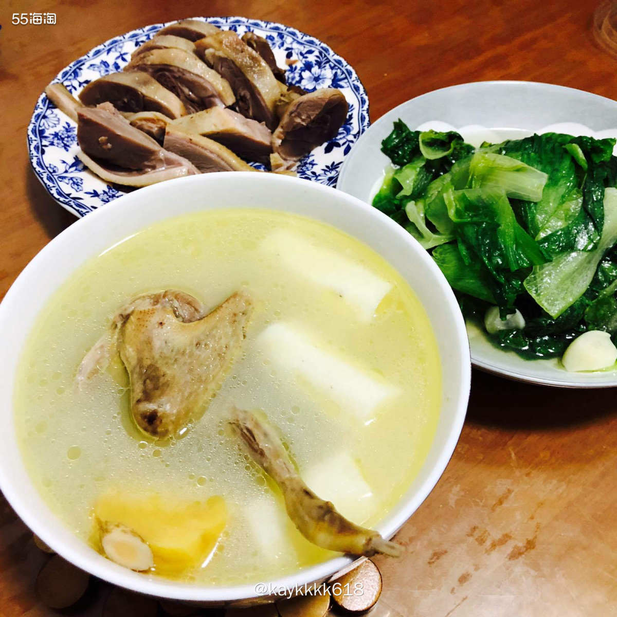 天天蒸桑拿流汗很多，当然要食补啦！晚上麻麻留的山藥鸽子汤这个