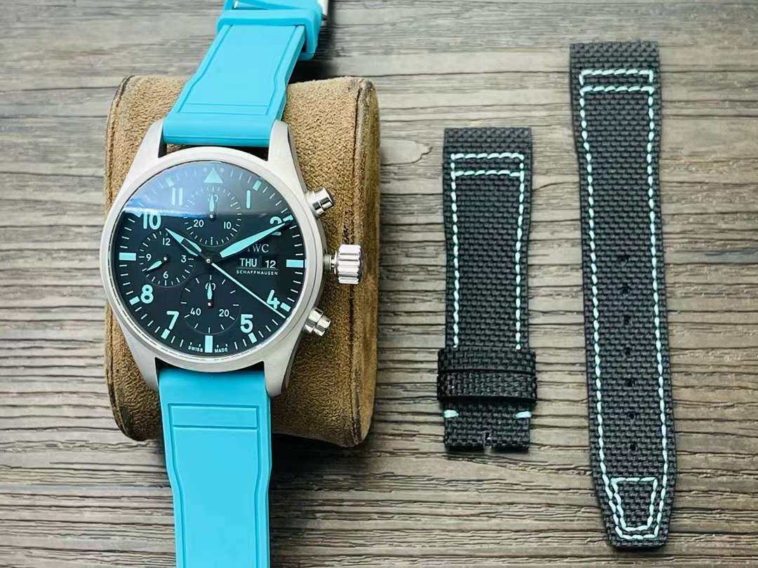 IWC万国飞行员新系列腕表手表，蓝色的聚酯表带简直是骚气十足