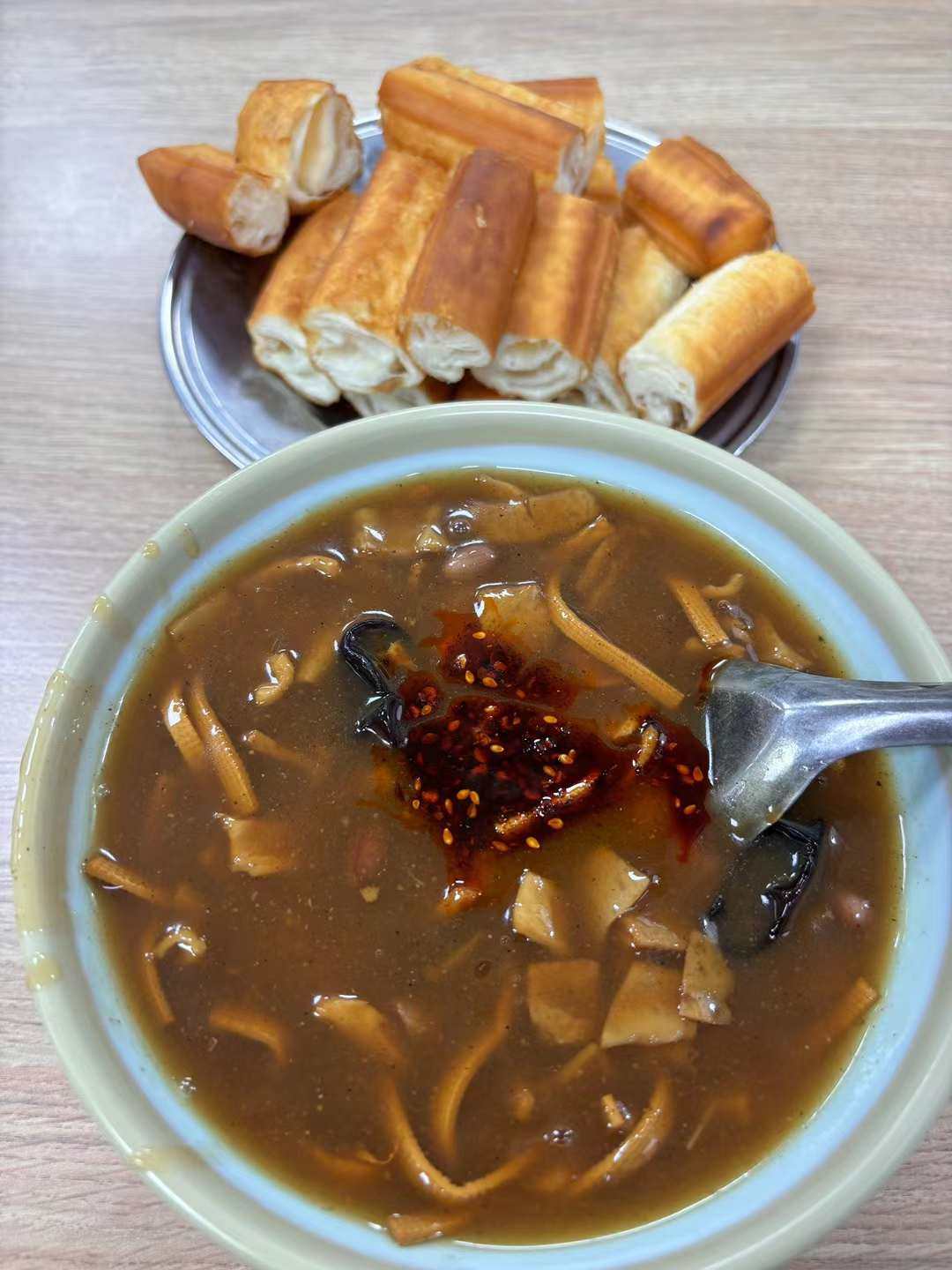 在西安，早点的种类非常丰富，但有一种从小吃到大的早点感觉都是