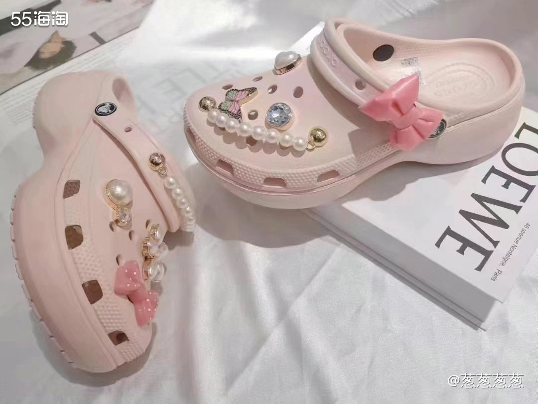 购买网站：crocs 购买产品：石英粉云朵*1，拿铁泡芙*3