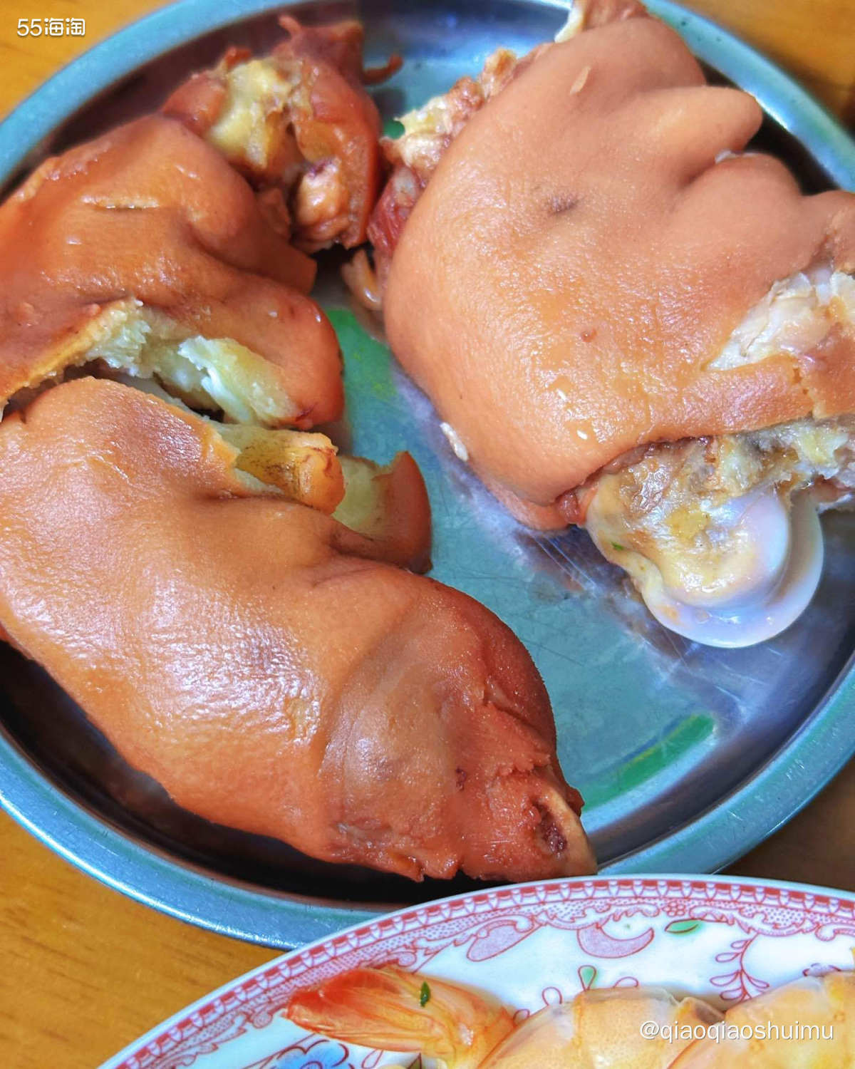 抽空回趟老家，这次选了中午的票，到家刚好晚餐。还没下车我妈就