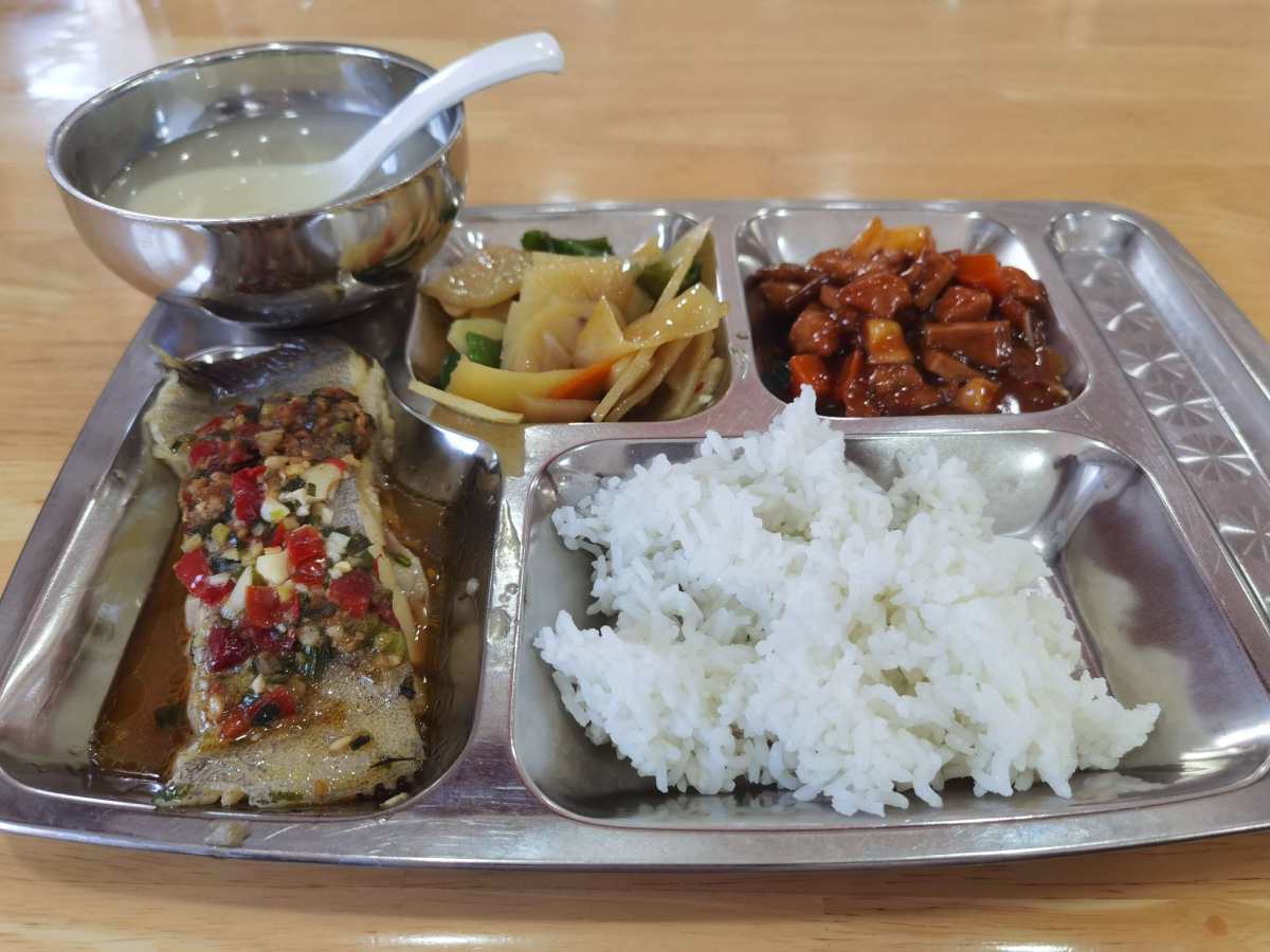 🌸连着吃了好几天食堂，感觉伙食很不错，忍不住来晒单，食堂标