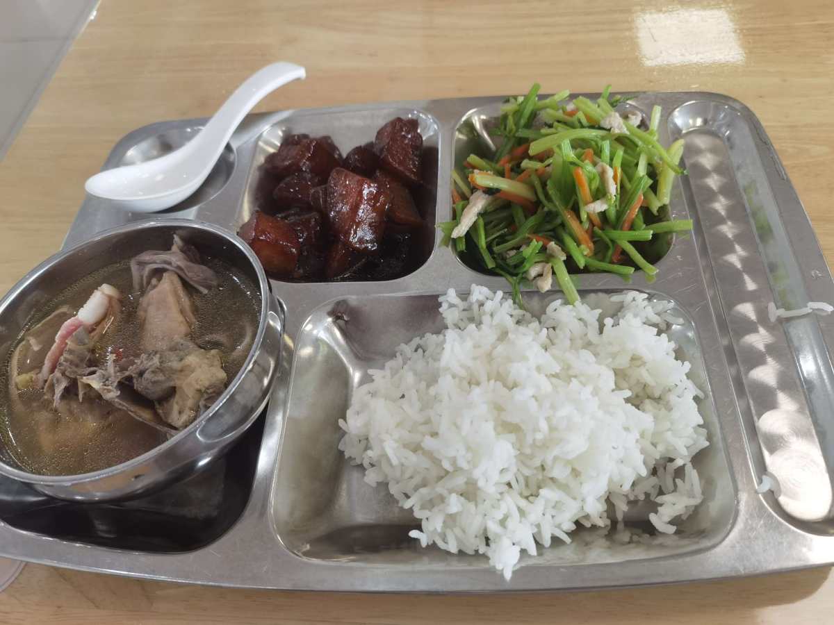 🌸连着吃了好几天食堂，感觉伙食很不错，忍不住来晒单，食堂标