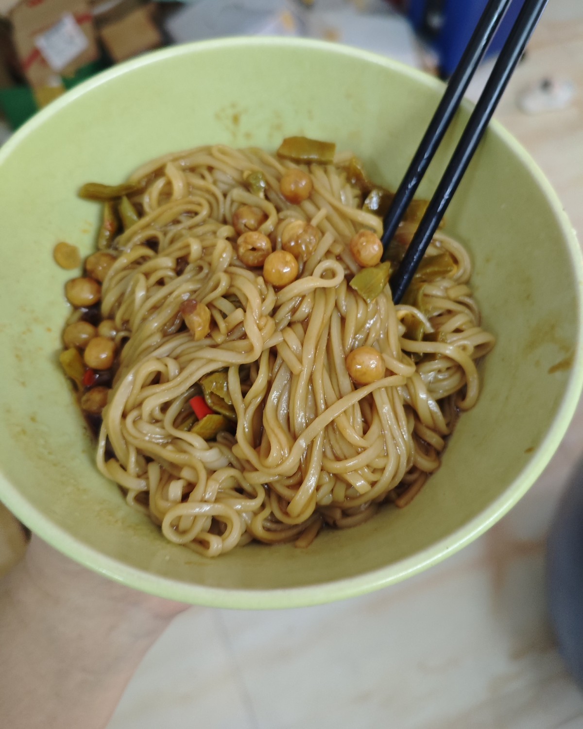 虽然最近做饭比较多，但是有时候还是会买点面来煮，做的比较方便