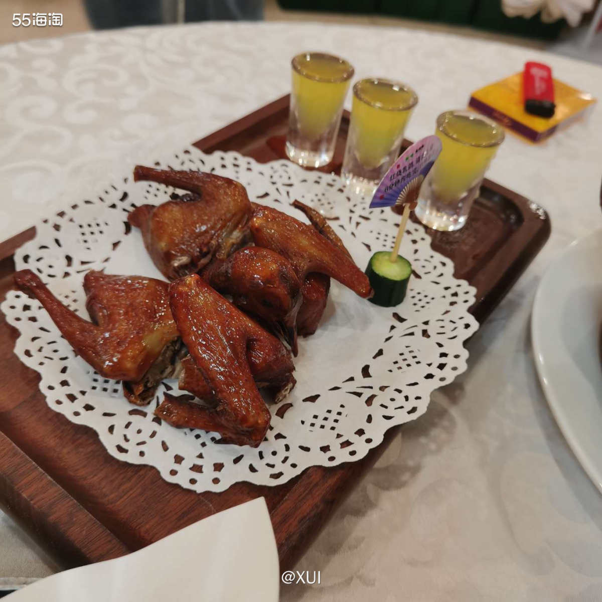 很久没吃过乳鸽了，就去了家附近专门做乳鸽的店吃饭，有三种做法