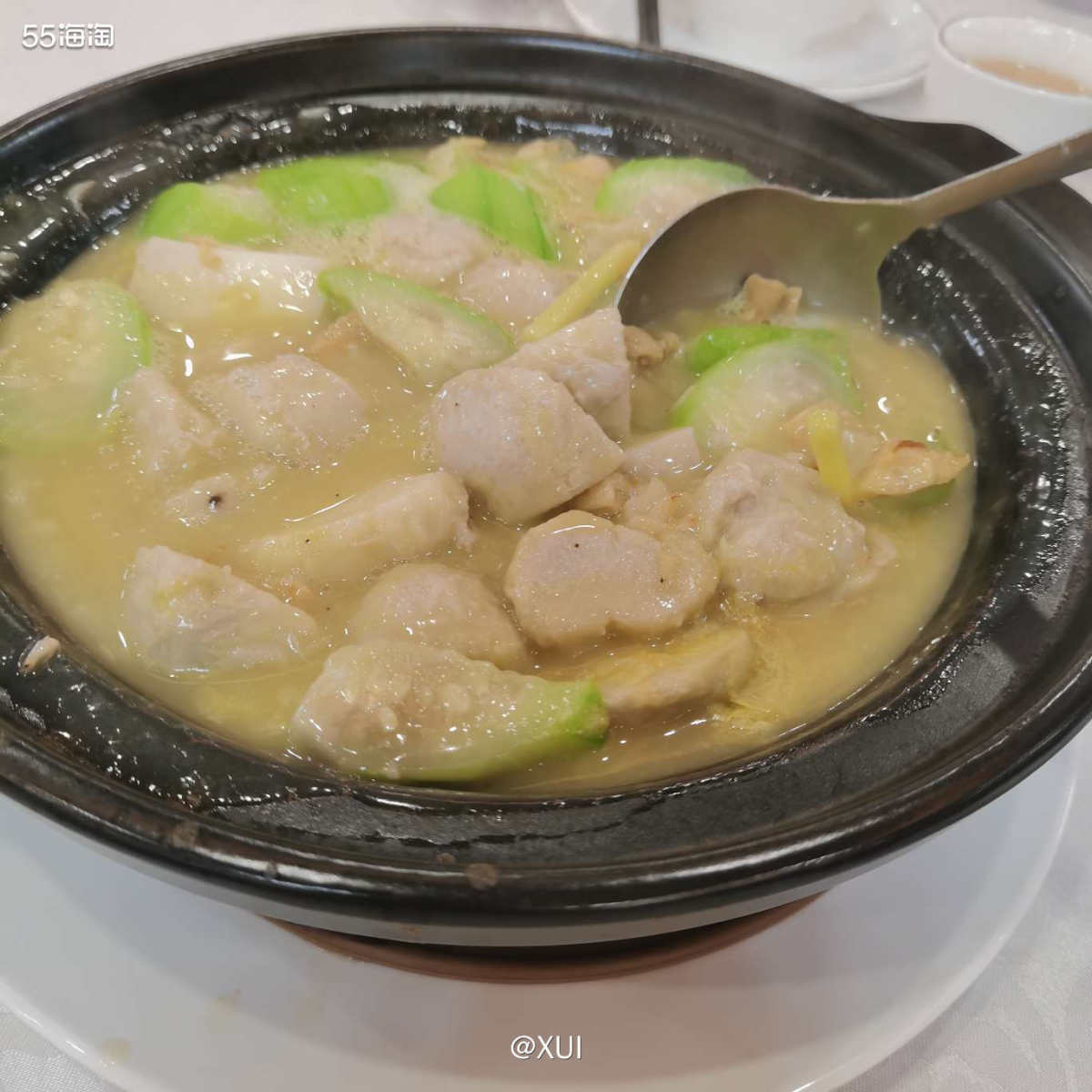 很久没吃过乳鸽了，就去了家附近专门做乳鸽的店吃饭，有三种做法
