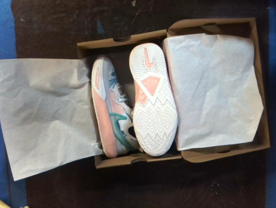 NIKE官网入手 入手这双鞋就是看上了它的颜值，鞋子配色非常