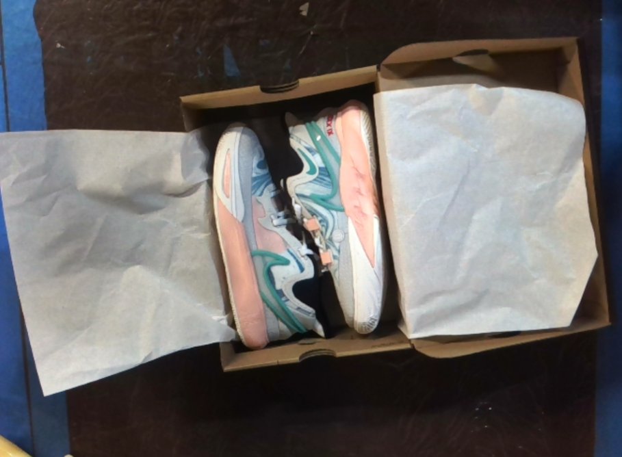NIKE官网入手 入手这双鞋就是看上了它的颜值，鞋子配色非常
